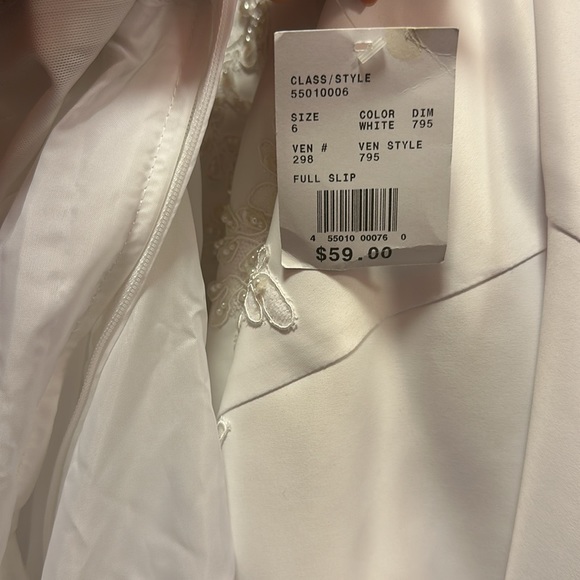 Wedding Dress - Picture 4 of 4